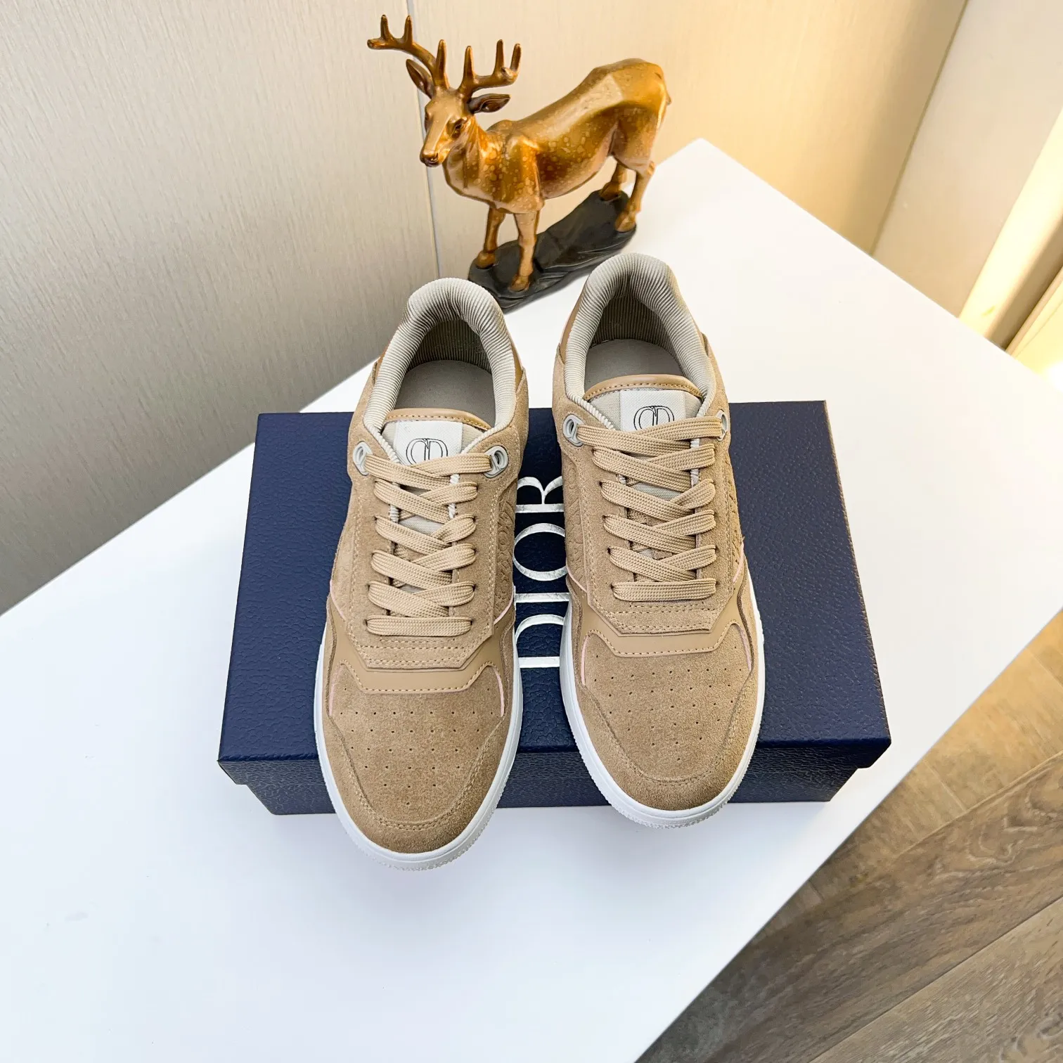 Men's Men's Shoes 💰400 [New] 🦩🦩Dior - Low-top sneakers 2025 spring men's collection new arrivals [Celebrate][Celebrate][Celebrate], reinterpret the basketball shoe design and become a classic Dior item [Strong][Strong][Strong], crafted in black and cream white smooth cowhide with beige suede, leather display on the side The CD logo, tongue, sole and back side are decorated with various distinctive details to enhance the style[666][666], while eyelet details, topstitching and rubber panels highlight the dynamic charm of its athletic style[strong][strong][strong]. It has a two-color rubber sole, which can be matched with various clothing to create a refined look. Size: 38 to 44 (45 can be customized